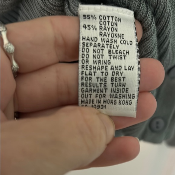 Grey V-Neck Cable Knit Long Sleeve Button up Sweater EUC - Picture 4 of 5